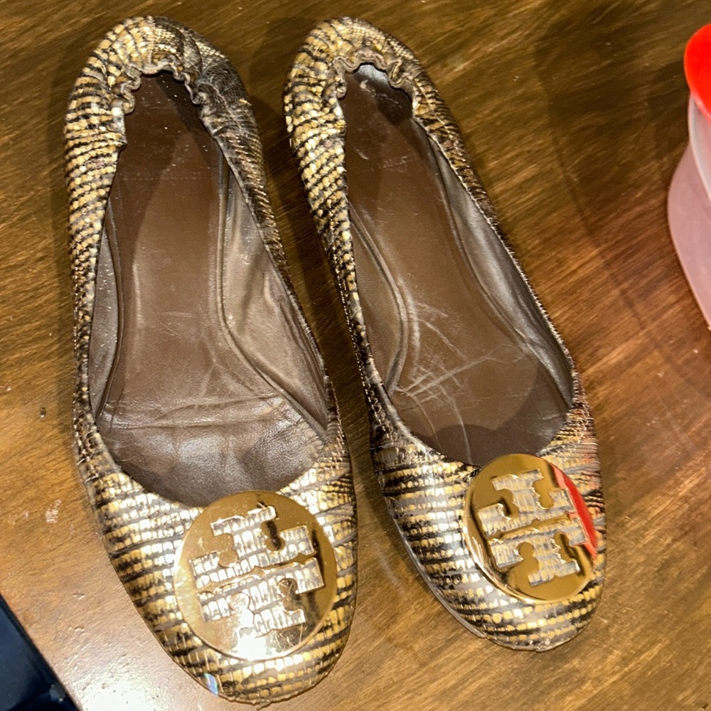 TORY BURCH Ballet Flats Reva Gold black textured size 9 great preowned cond